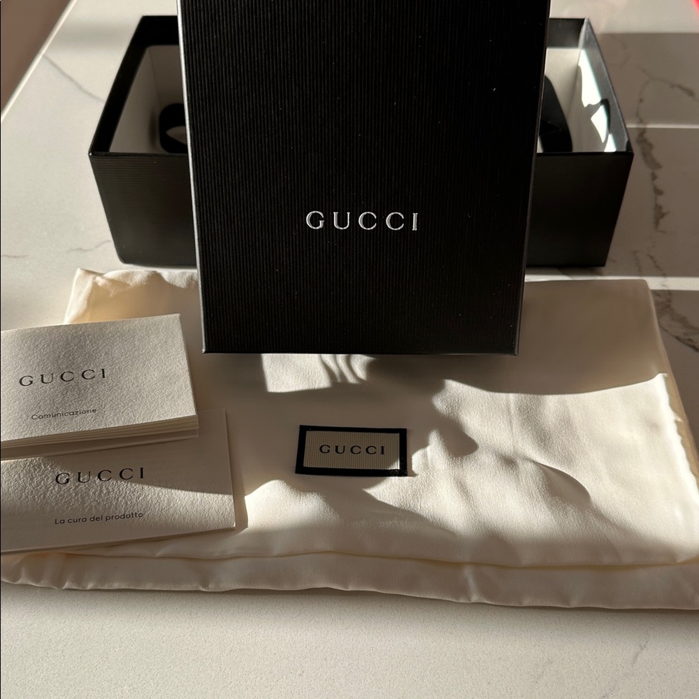 Gucci Black Wallet with Gold Interlocking G - Picture 11 of 12